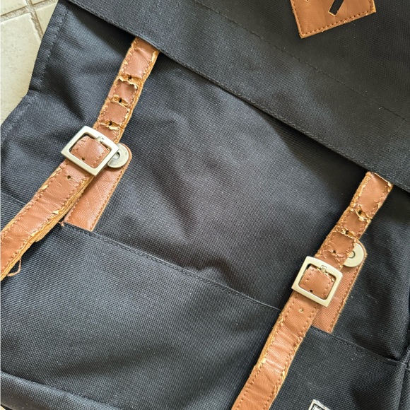 Herschel Survey Backpack - Picture 3 of 5